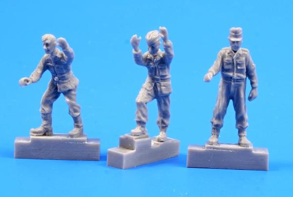 CMK F72282 1:72 German A4/V2 Rocket Missile Launch Platform Personnel WWII (3 figs.)