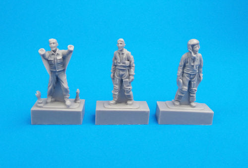 CMK F72308 1:72 Two French Pilots and a Mechanic (3 figs.)