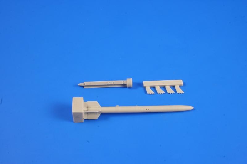 CMK 4314 1:48 AGM-88 HARM Air-to-Surface Missile + NATO/US LAU-118 Launcher Adaptors (2pcs)