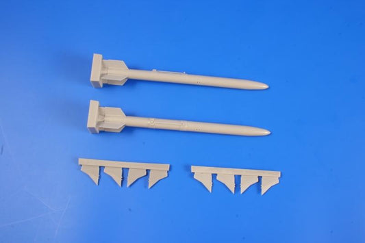 CMK 5092 1:32 AGM-88 HARM Air-to-Surface Missile + NATO / U.S. LAU-118 Launcher Adaptors (2 pcs.)