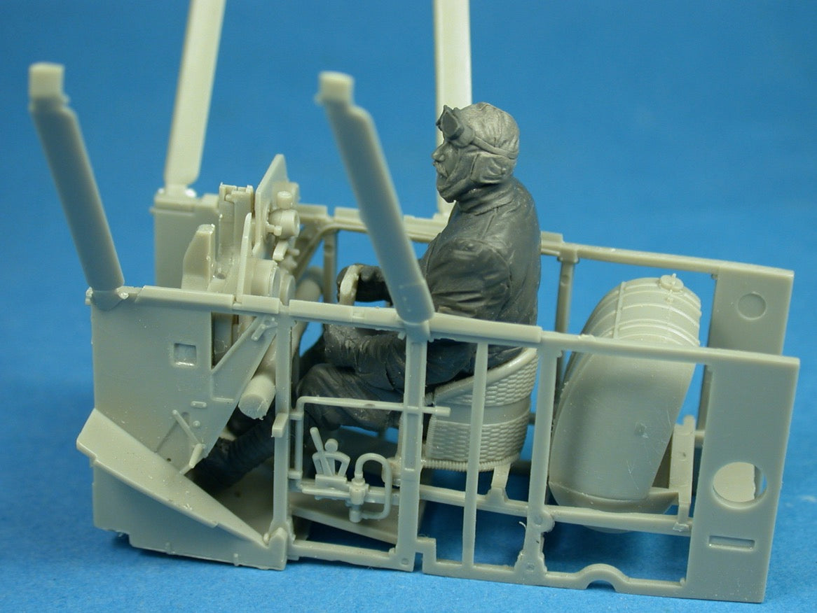 Copper State Models F32-039 1:32 RFC Pilot in Leather Jacket