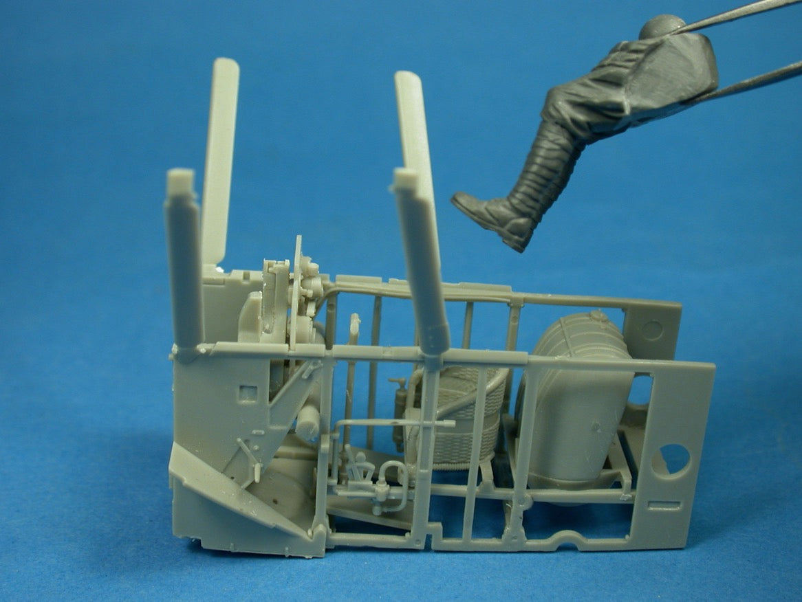 Copper State Models F32-039 1:32 RFC Pilot in Leather Jacket