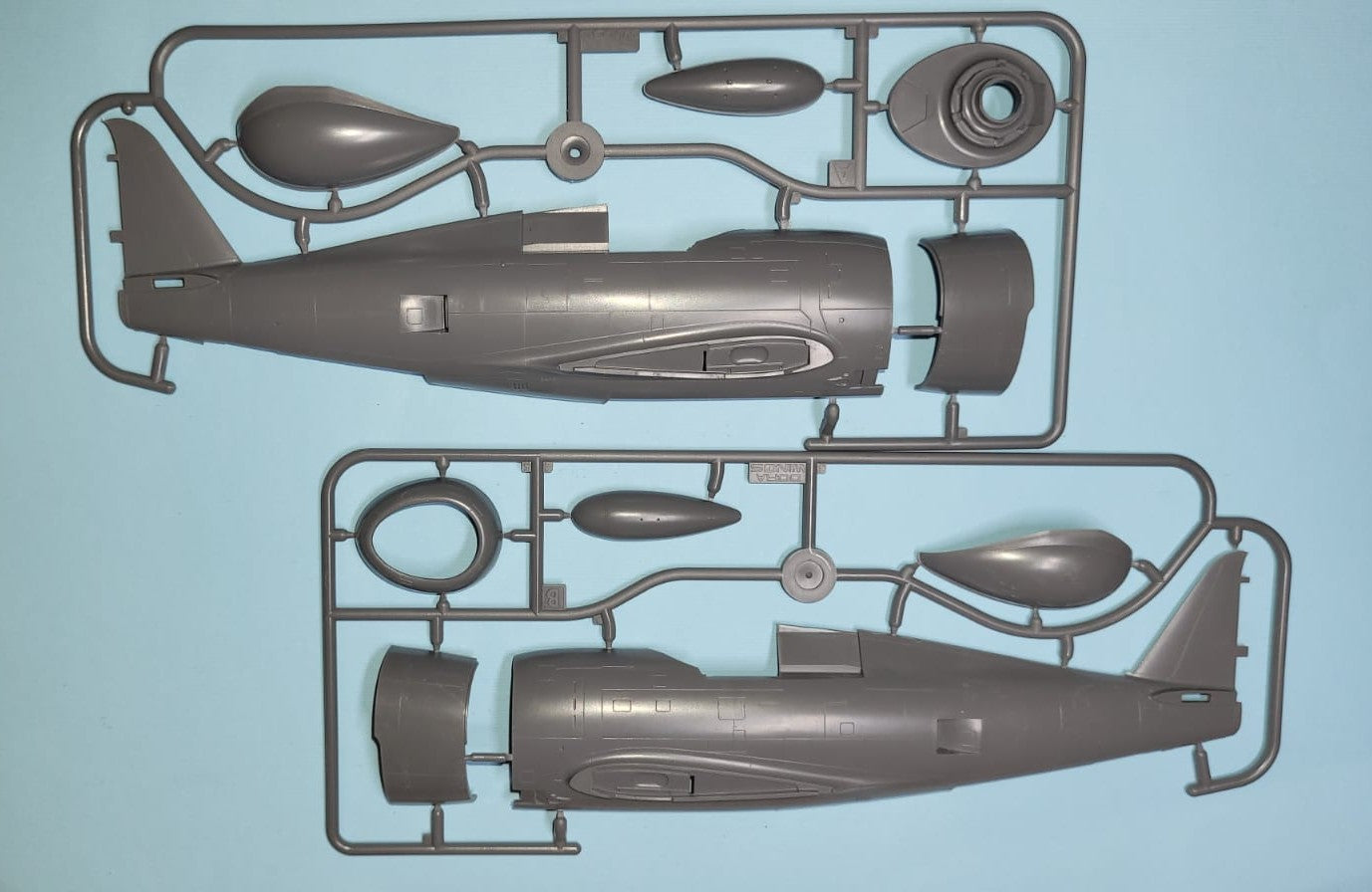 Dora Wings DW48054 1:48 Republic P-47C Thunderbolt with Ferry Tank