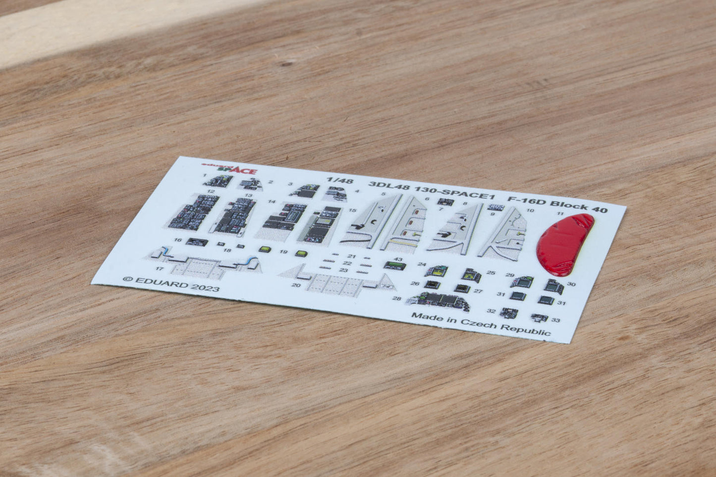 Eduard 3DL48130 1:48 F-16D Block 40 SPACE  to be used with Kinetic