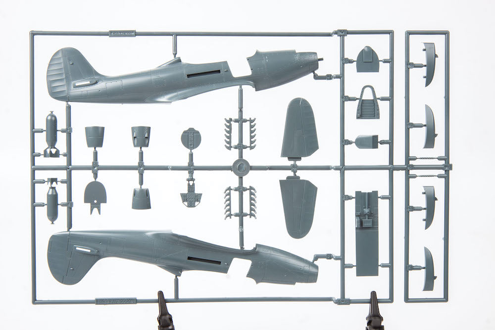 Eduard kits 8470 1:48 Bell P-39Q Airacobra  Weekend edition