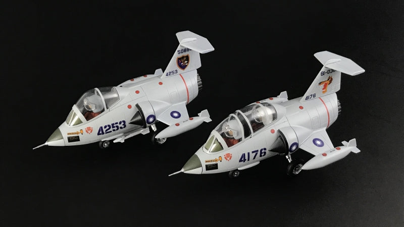 Freedom Models 162702  Lockheed F-104/TF-104/RF-104 Starfighter (Compact Series) Include 3 Kits