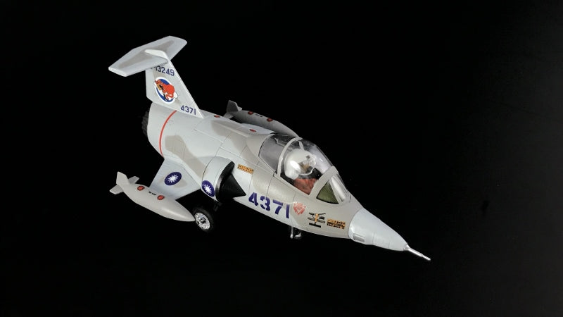 Freedom Models 162702  Lockheed F-104/TF-104/RF-104 Starfighter (Compact Series) Include 3 Kits