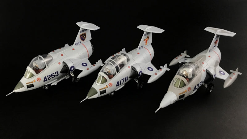 Freedom Models 162702  Lockheed F-104/TF-104/RF-104 Starfighter (Compact Series) Include 3 Kits