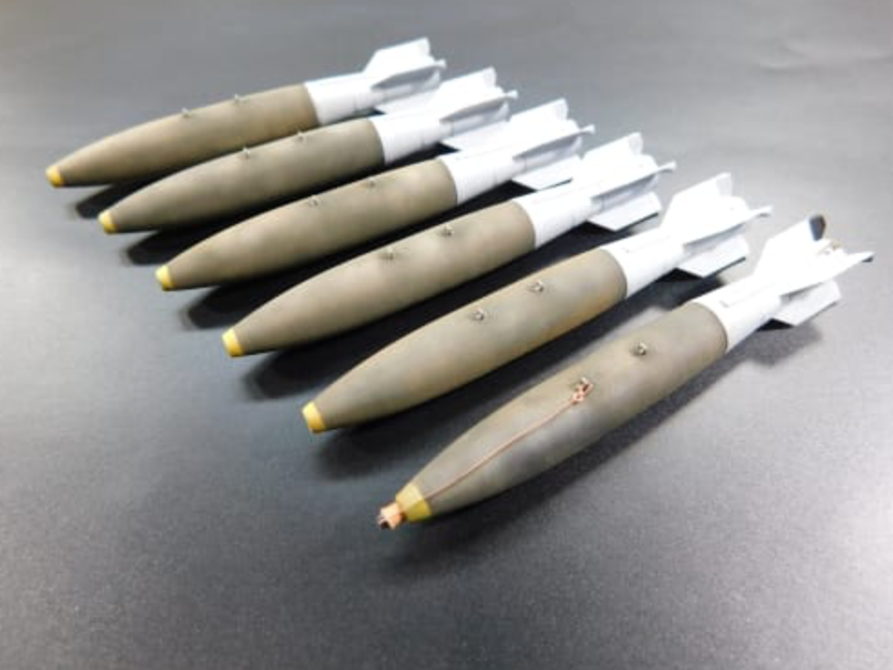 Flying Leathernecks FL32-2003 1:32 Mk-83 1000lb Bombs with BSU-85 fins.