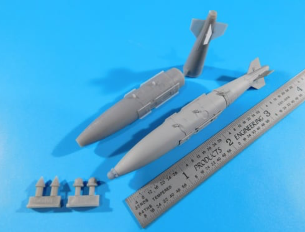 Flying Leathernecks FL32-2016 1:32 GBU-32 1000lb JDAM Set includes two Mk-83/BLU-110 bombs with KMU-559 guidance kit