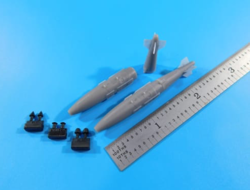 Flying Leathernecks FL48-8012 1:48 GBU-32 1000lb JDAM Set includes two Mk-83/BLU-110 bombs with KMU-559 guidance kit