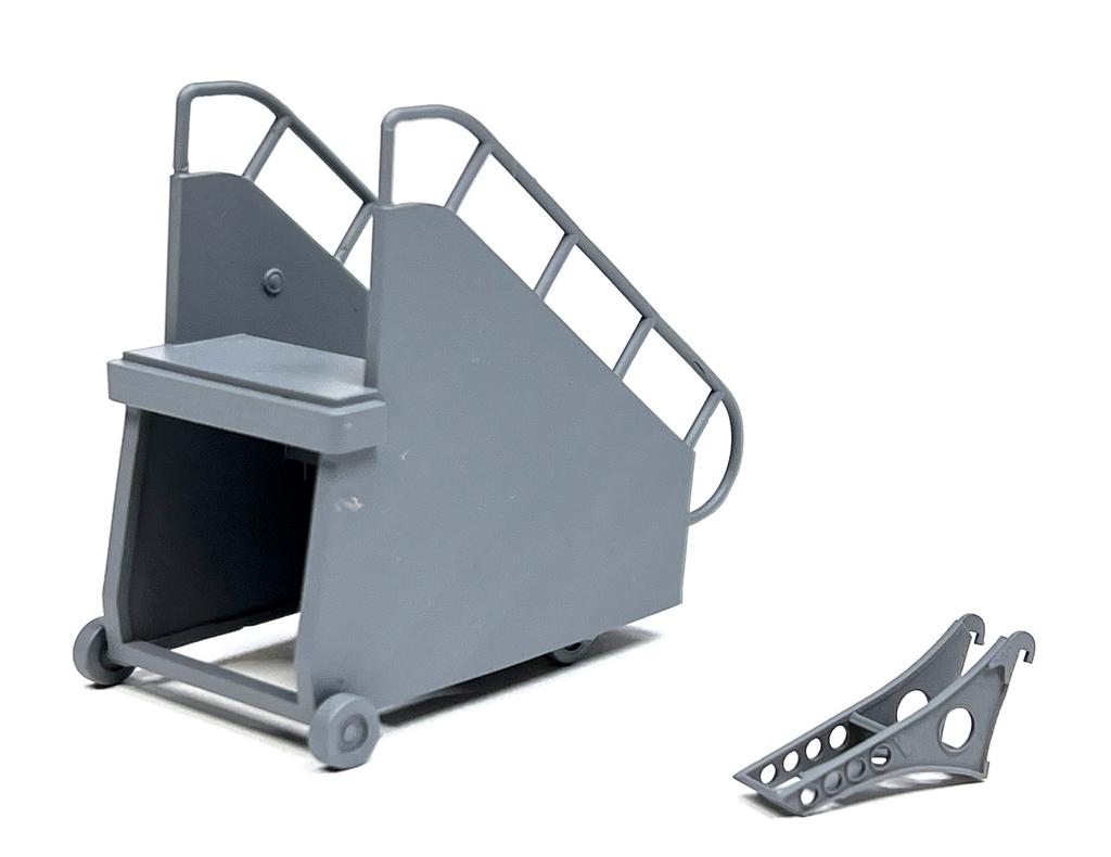 AIM - Ground Equipment GE48040 1:48 Douglas DC-3/C-47/Dakota Passenger Steps plus C-47 portable steps