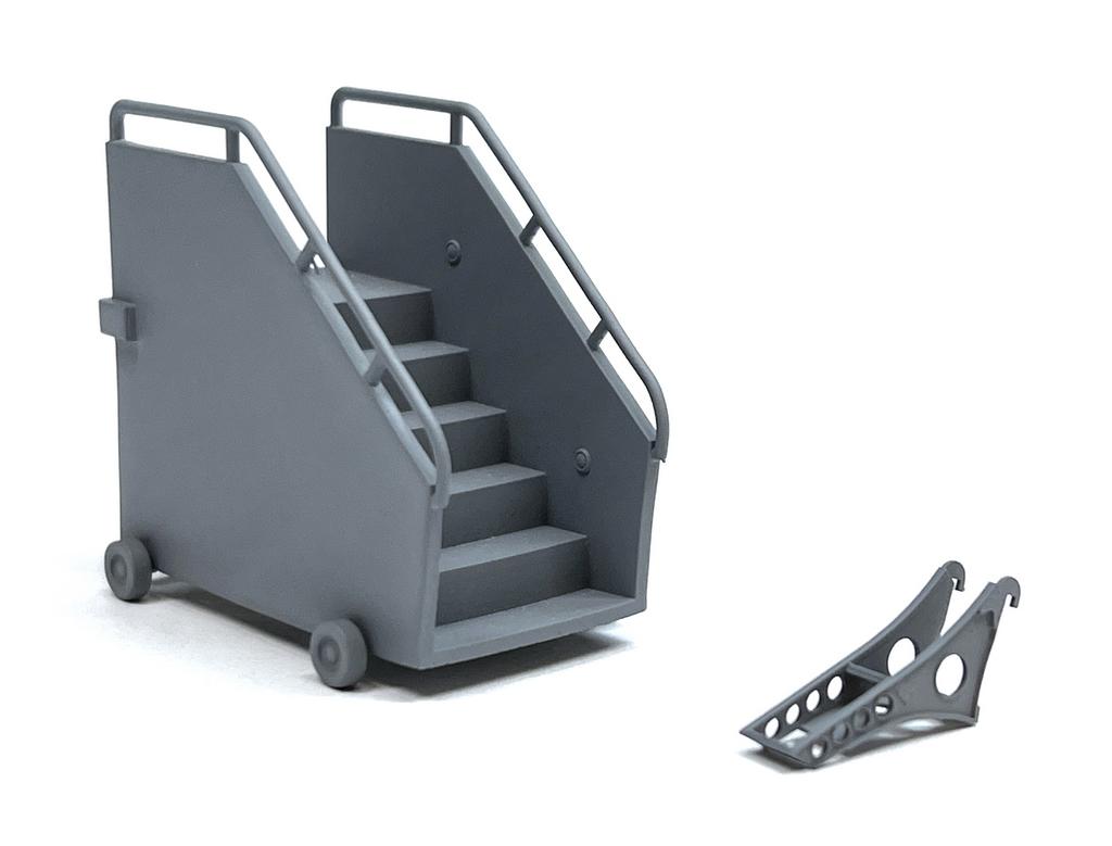 AIM - Ground Equipment GE48041 1:48 Douglas DC-3/C-47/Dakota Utility Steps plus C-47 portable steps