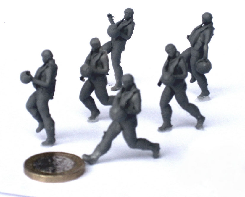 AIM - Ground Equipment GE48302 1:48 RAF aircrew - running - 60s/70s - set of six 1:48 (3D-Printed) resin figures