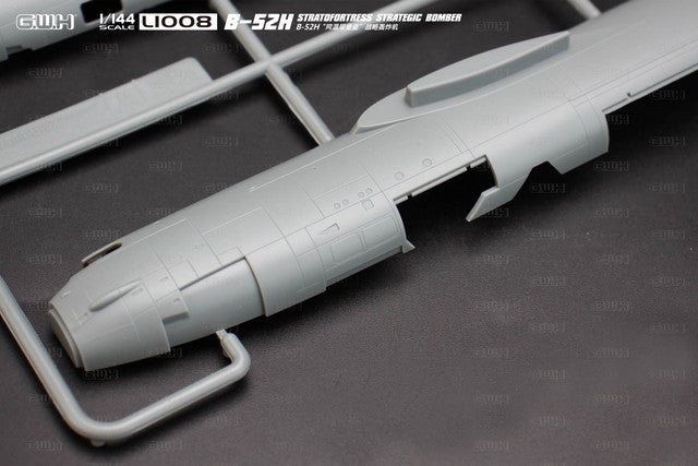 Great Wall Hobby L1008 1:144 Boeing B-52H Stratofortress Strategic Bomber