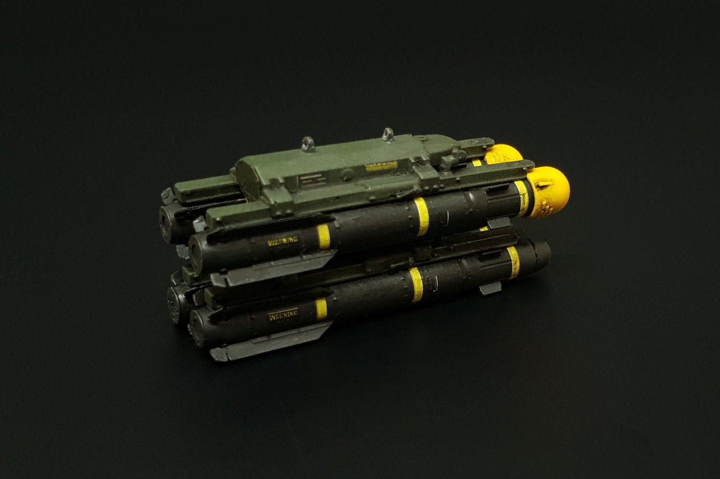 Hauler HLU35120 1:35 AGM-114 Hellfire U.S. Air to Ground Missiles Resin Kit (8pcs & 2 racks)