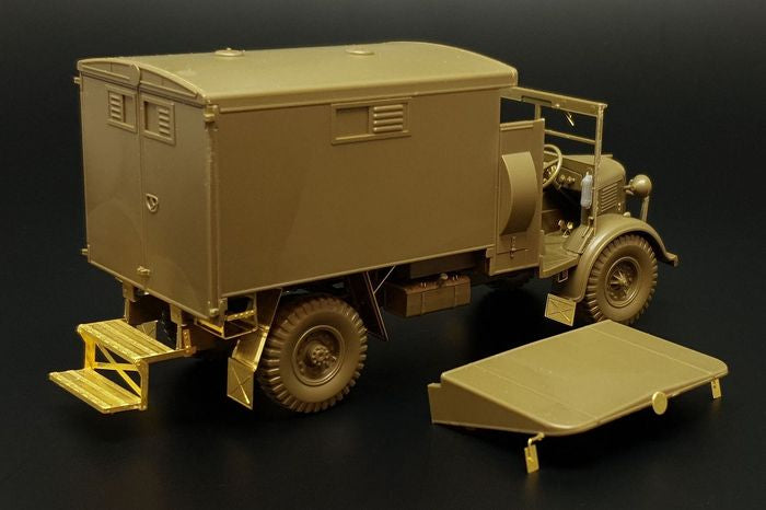 Hauler X48410 1:48 British 2-ton Austin K2 4x2 Ambulance