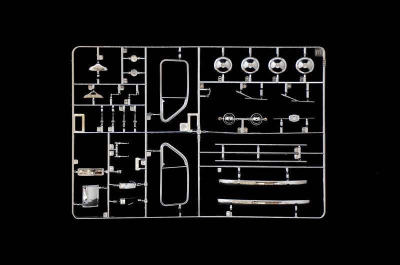 Italeri 4715 1:16 FIAT 500 F 1968 upgraded edition