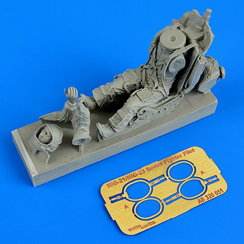 Aerobonus 320051 1:32 Soviet Fighter Pilot with Ejection Seat for Mikoyan MiG-21/23