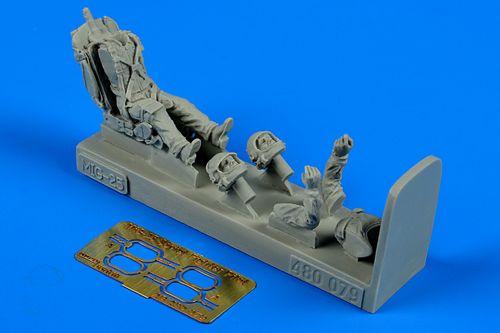 Aerobonus 480079 1:48 Soviet Fighter Pilot with Ejection Seat for Mikoyan MiG-25