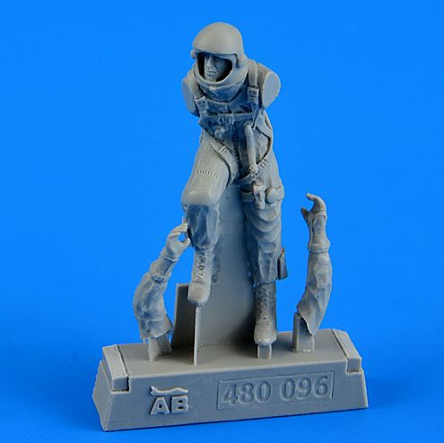 Aerobonus 480096 1:48 U.S.A.F. Fighter Pilot - Pressure Suit 1960-1975