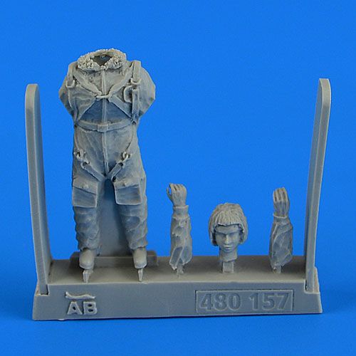 Aerobonus 480157 1:48 Soviet Woman Pilot WWII with Parachute