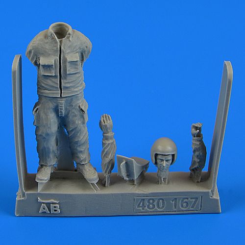 Aerobonus 480167 1:48 Warsaw Pact Aircraft Mechanic - Part 3