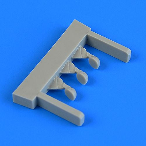 Quickboost (by Aires) 48779 1:48 Hawker Hurricane circular mirror