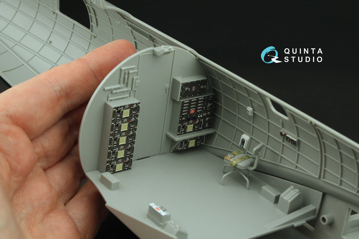 Quinta Studio QD32224 1:32 Boeing B-17G Flying Fortress Radio operator's compartment. (3D-Printed) & coloured Interior