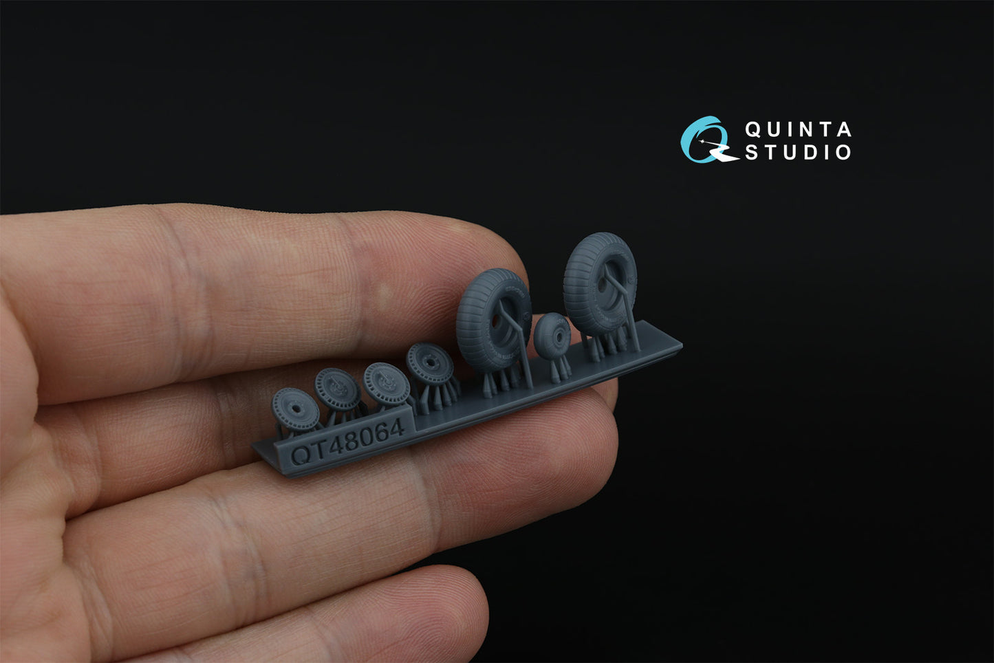 Quinta Studio QT48064 1:48 LaGG-3, MiG-3, La-5/La-7/La-9, Yak-7/Yak-9, I-185/250 Wheels (radial tread) (3D-Printed)(all kits) (designed to be used with Zvezda kits)