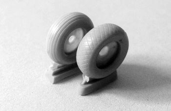 Radial Engines & Wheels 72004 1:72 Boeing B-17 Flying Fortress Block Tread Pattern