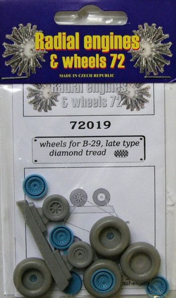 Radial Engines & Wheels 72019 1:72 Boeing B-17/B-24J/B-29A Late Wheels - Diamond Tread