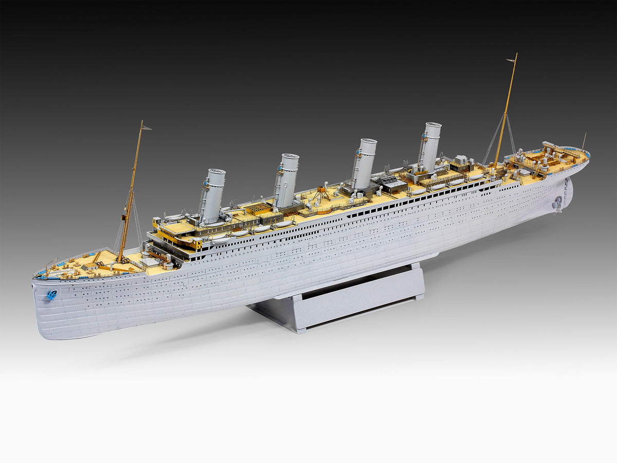 Revell 05243 1:400 RMS Titanic Platinum Edition