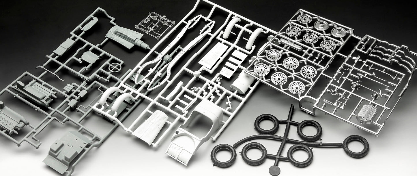 Revell 77737 1:32 Mercedes-Benz SSKL (Revell Classics)