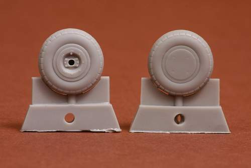 SBS Model SBS48052 1:48 Curtiss P-40B/P-40C/P-40E/P-40F/P-40K/P-40M wheel set (block tread 30')