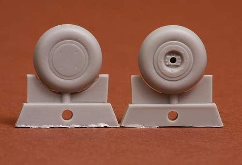 SBS Model SBS48053 1:48 Curtiss P-40B/P-40C/P-40E/P-40F/P-40K/P-40M wheel wheel set (plain 30')