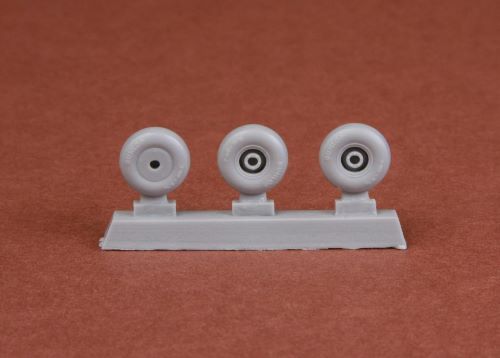 SBS Model SBS48069 1:48 de Havilland DH-82a Tiger Moth wheel set (x 3 pair of wheels in 3 different styles)