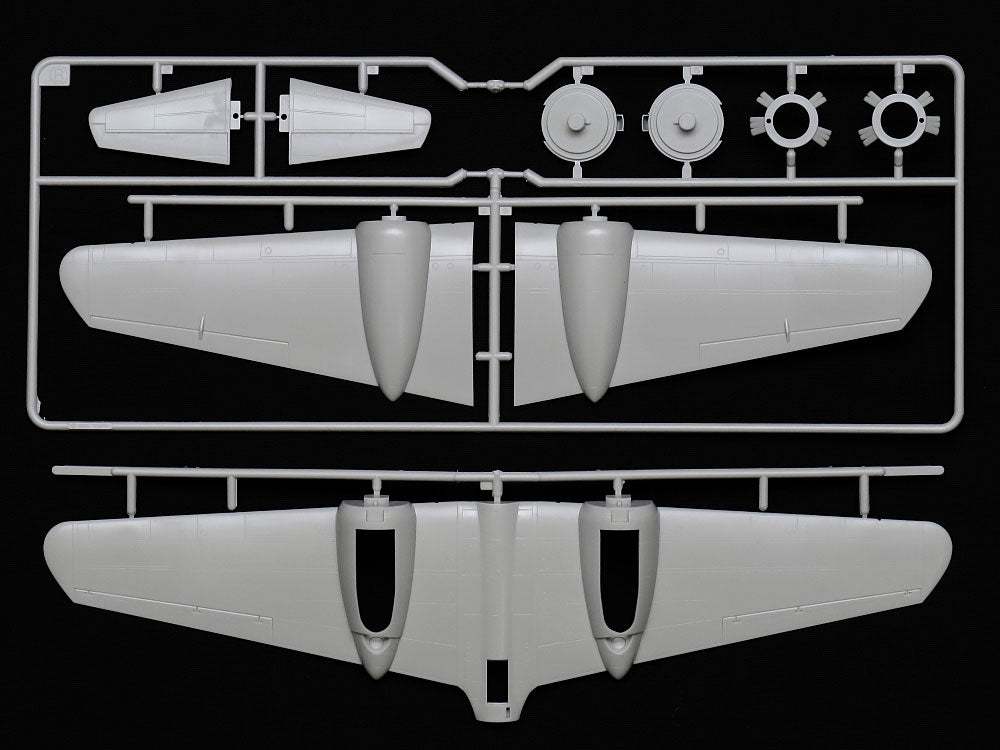 Tamiya 25217 1:48 Mitsubishi Ki-46-III TYPE 100 and 4x4 Light Vehicle Kurogane Set