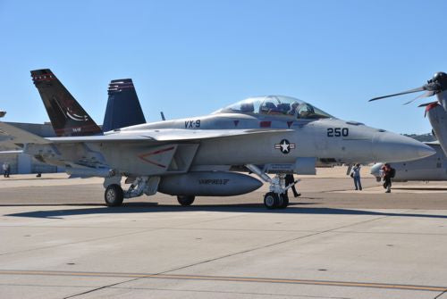 Two Bobs 48232 1:48 Boeing F/A-18F Super Hornet VX-9 Vampires CoNA