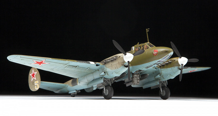 Zvezda 7283 1:72 Petlyakov Pe-2